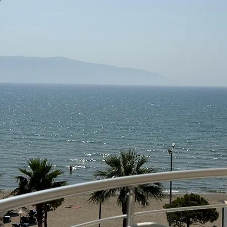 Sea View Balcony 公寓